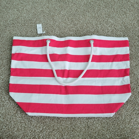 NWT NY&C Beach Tote - Picture 2 of 5